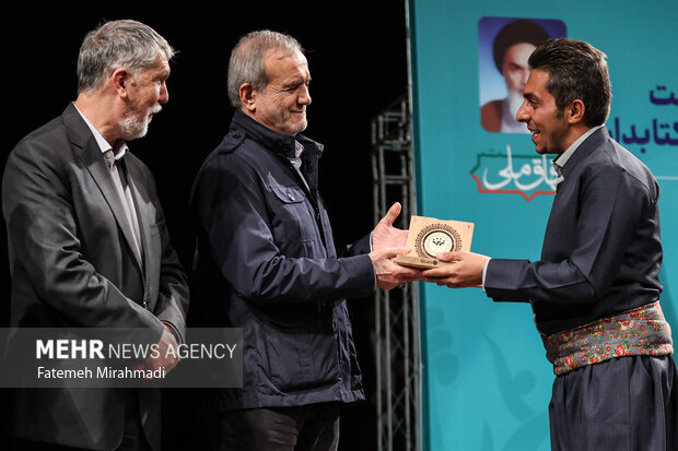 آیین گرامیداشت روز «کتاب، کتابخوانی و کتابدار»