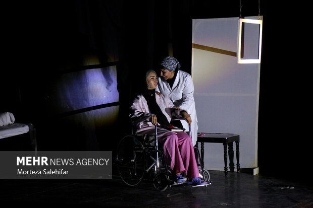 سی‌وهفتمین جشنواره تئاتر چهارمحال و بختیاری