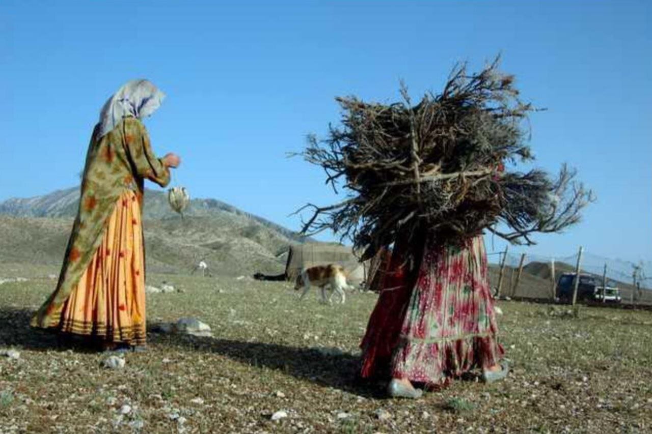 دامن پرچین، چوقای مردانه و حجابی که زاگرس به آن می‌بالد