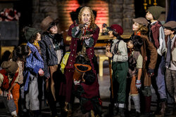 “Oliver Twist" goes on stage in Tehran