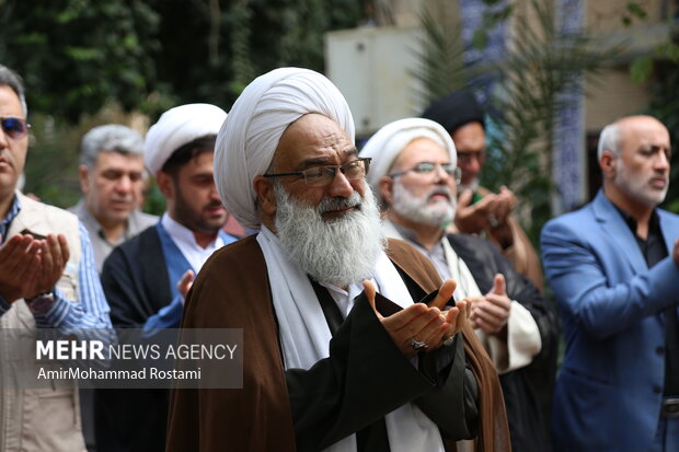 اقامه نماز استسقاء در ورامین به امامت آیت‌الله عباسی خراسانی