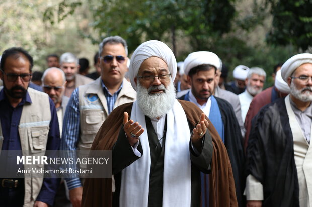 اقامه نماز استسقاء در ورامین به امامت آیت‌الله عباسی خراسانی