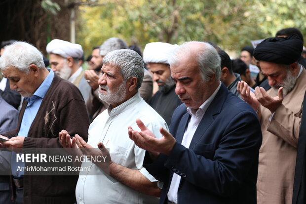 اقامه نماز استسقاء در ورامین به امامت آیت‌الله عباسی خراسانی