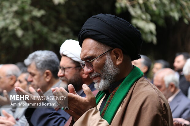 اقامه نماز استسقاء در ورامین به امامت آیت‌الله عباسی خراسانی