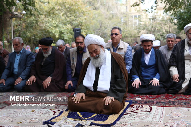 اقامه نماز استسقاء در ورامین به امامت آیت‌الله عباسی خراسانی