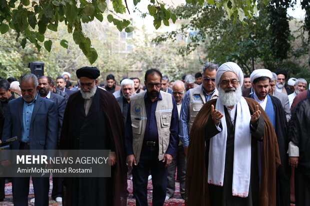 اقامه نماز استسقاء در ورامین به امامت آیت‌الله عباسی خراسانی