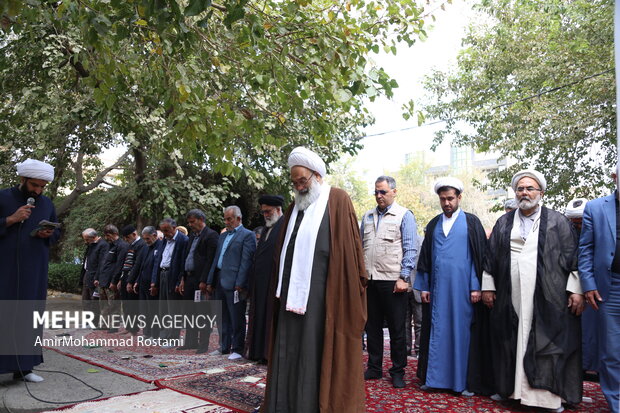 اقامه نماز استسقاء در ورامین به امامت آیت‌الله عباسی خراسانی