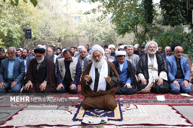 اقامه نماز استسقاء در ورامین به امامت آیت‌الله عباسی خراسانی