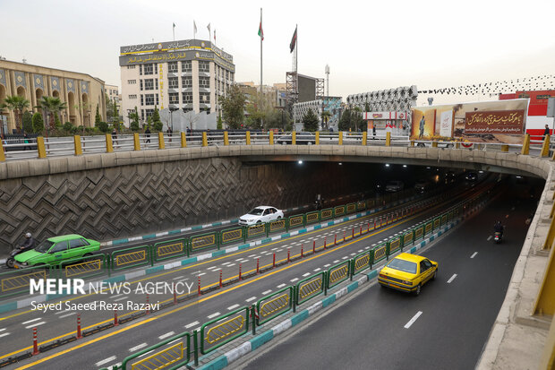 رونمایی از بنرهای نصب شده «با هر کتاب سفری تازه را آغاز کن»