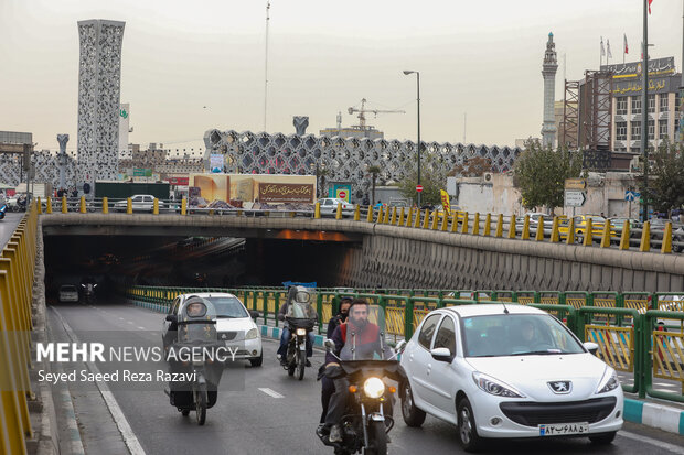 رونمایی از بنرهای نصب شده «با هر کتاب سفری تازه را آغاز کن»