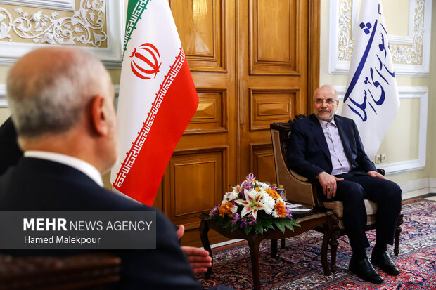 دیدار معاون سیاسی رئیس مجلس لبنان با محمدباقر قالیباف