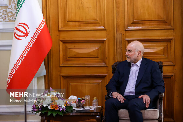 دیدار معاون سیاسی رئیس مجلس لبنان با محمدباقر قالیباف