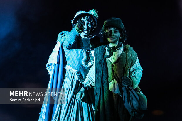 نمایش موزیکال الیورتوئیست