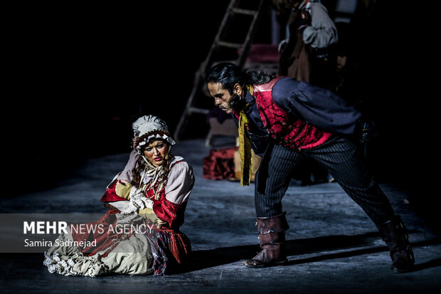 نمایش موزیکال الیورتوئیست