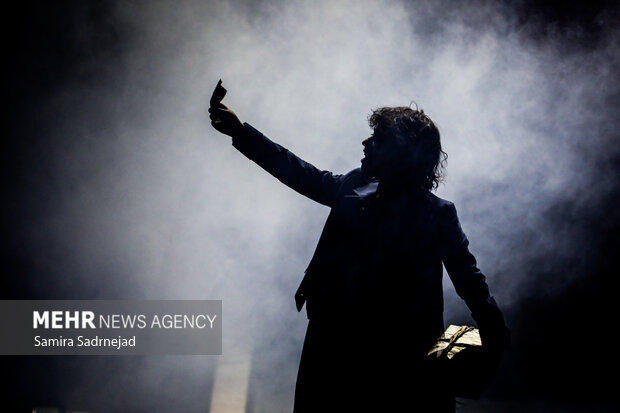 نمایش موزیکال الیورتوئیست