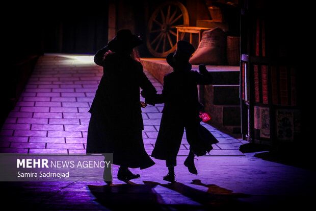 نمایش موزیکال الیورتوئیست