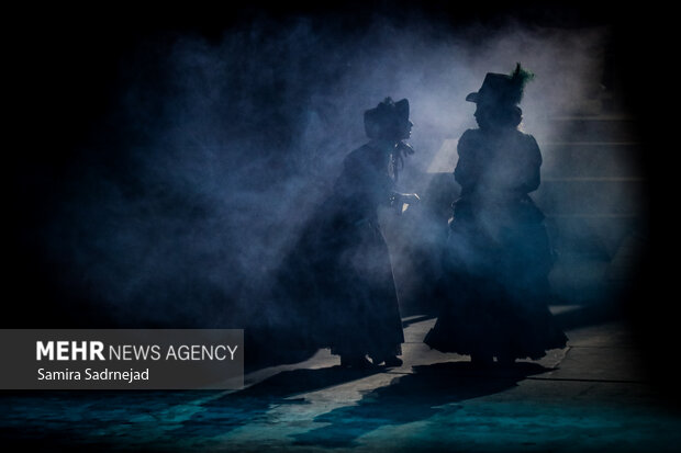 نمایش موزیکال الیورتوئیست