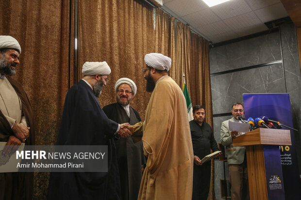 آیین رونمایی از مجموعه ۴۰ جلدی تجربه‌نگاری فرهنگی ـ تبلیغی