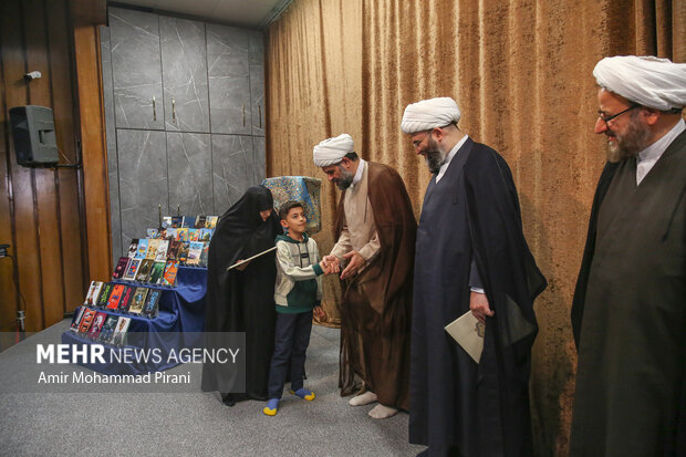 آیین رونمایی از مجموعه ۴۰ جلدی تجربه‌نگاری فرهنگی ـ تبلیغی