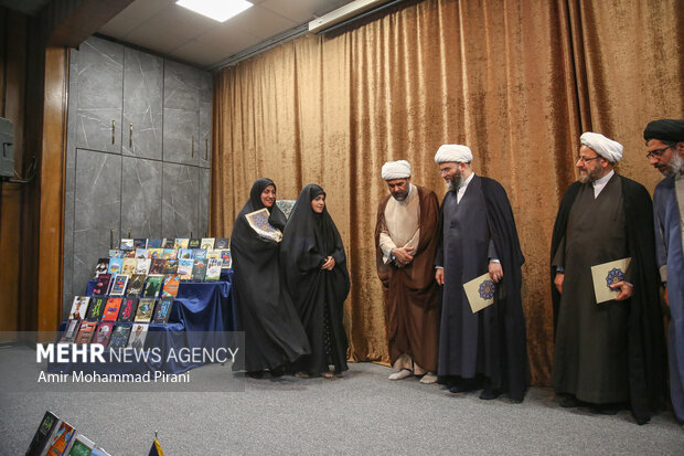 آیین رونمایی از مجموعه ۴۰ جلدی تجربه‌نگاری فرهنگی ـ تبلیغی