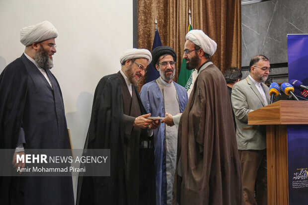 آیین رونمایی از مجموعه ۴۰ جلدی تجربه‌نگاری فرهنگی ـ تبلیغی