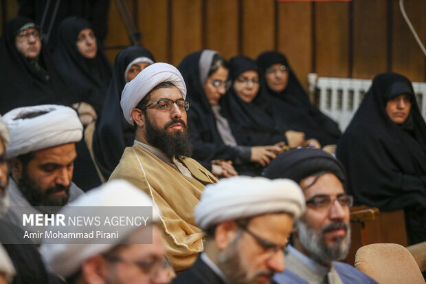 آیین رونمایی از مجموعه ۴۰ جلدی تجربه‌نگاری فرهنگی ـ تبلیغی