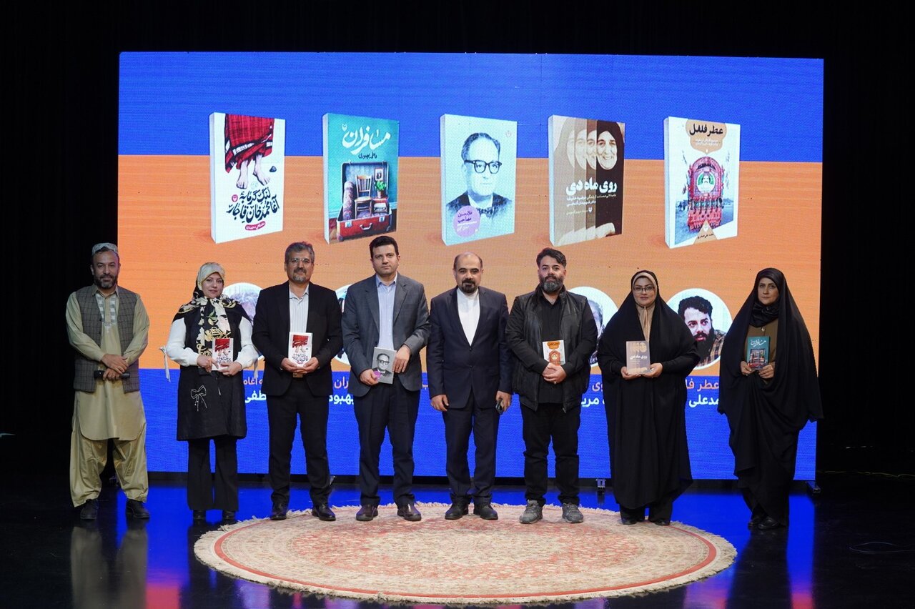 كتاب،مصاحب،پاكستان،اشاره،عسگرپور،فارسي،برايم،مسافران،نويسنده ...