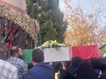 استقبال دانشجویان دانشگاه علمی‌کاربردی یاسوج از پیکر سه شهید گمنام