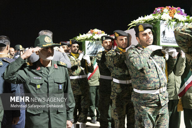 آیین استقبال از پیکر ۶ شهید گمنام دفاع مقدس در شهرکرد
