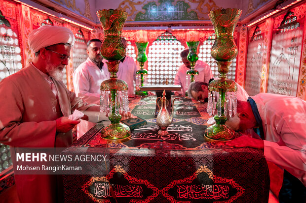 آیین غبارروبی ضریح مطهر آستان مقدس امامزاده صالح (ع)