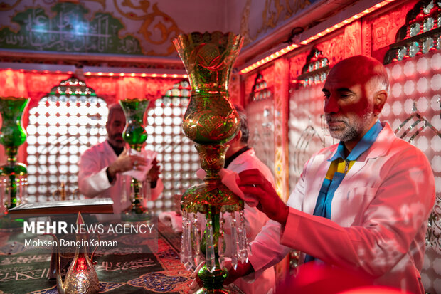 آیین غبارروبی ضریح مطهر آستان مقدس امامزاده صالح (ع)