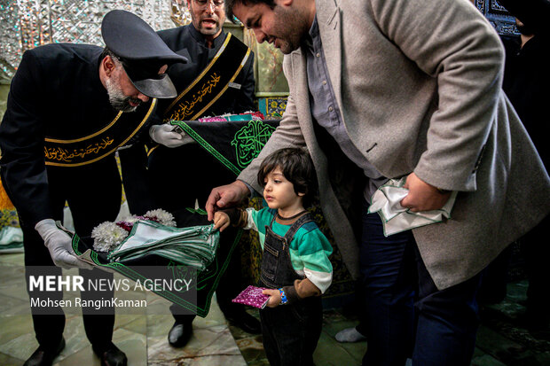 آیین غبارروبی ضریح مطهر آستان مقدس امامزاده صالح (ع)