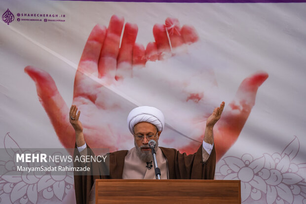 اقامه نماز باران در حرم شاهچراغ (ع)