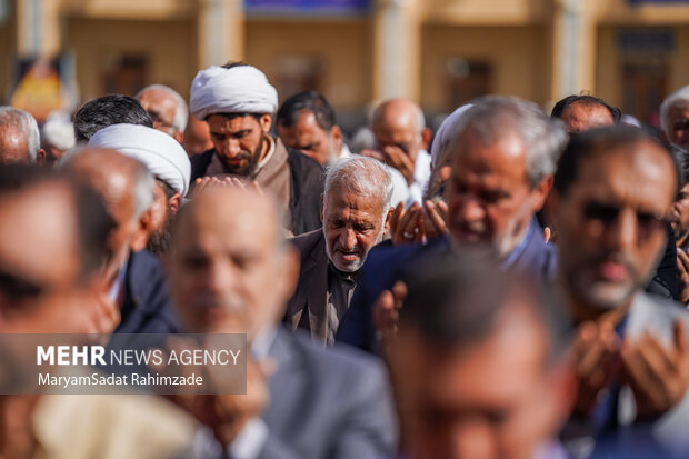 اقامه نماز باران در حرم شاهچراغ (ع)