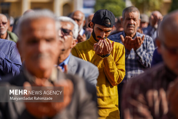 اقامه نماز باران در حرم شاهچراغ (ع)