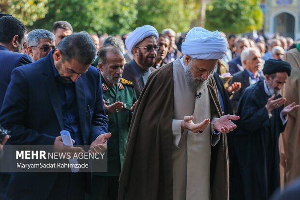 اقامه نماز باران در حرم شاهچراغ (ع)