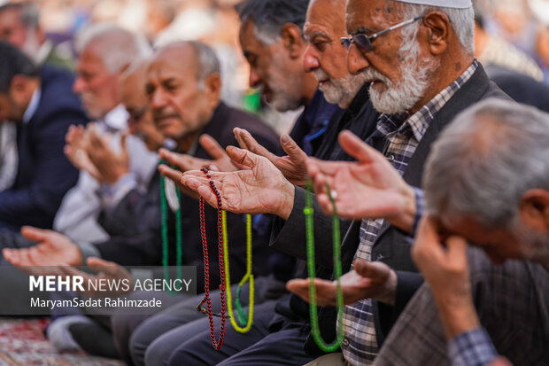 اقامه نماز باران در حرم شاهچراغ (ع)