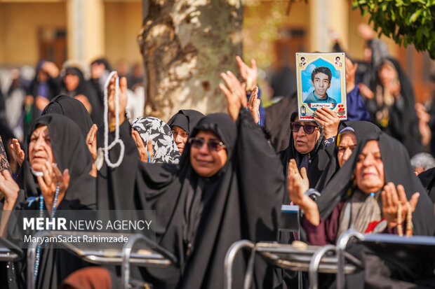 اقامه نماز باران در حرم شاهچراغ (ع)