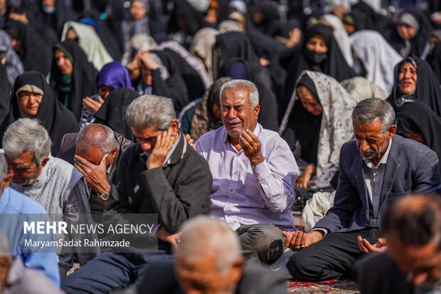 اقامه نماز باران در حرم شاهچراغ (ع)