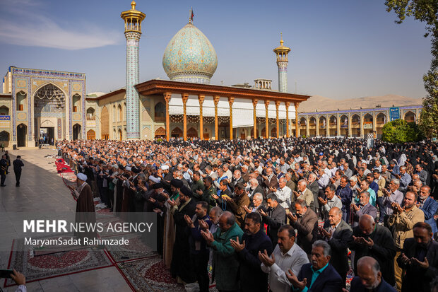 اقامه نماز باران در حرم شاهچراغ (ع)