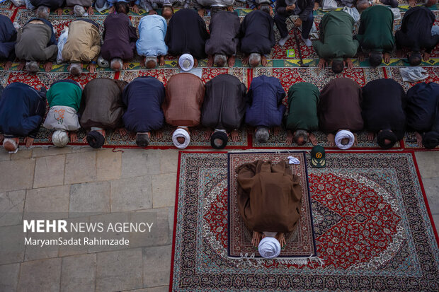 اقامه نماز باران در حرم شاهچراغ (ع)