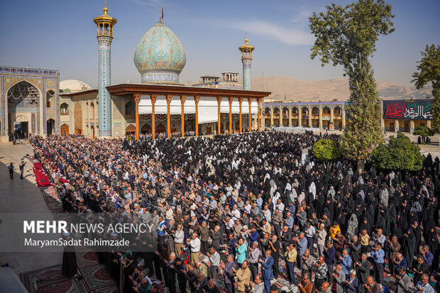 اقامه نماز باران در حرم شاهچراغ (ع)