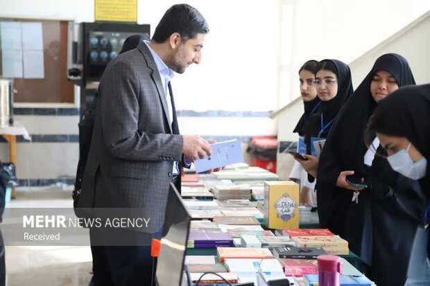 راهب: طرح «روستا با طعم کتاب» در ۸ روستای فاقد کتابخانه بوشهر اجرا شد