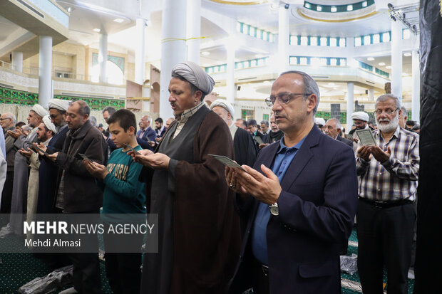 نماز باران در مصلی زنجان