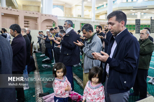 نماز باران در مصلی زنجان