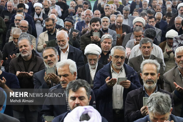 نماز باران در مصلی زنجان