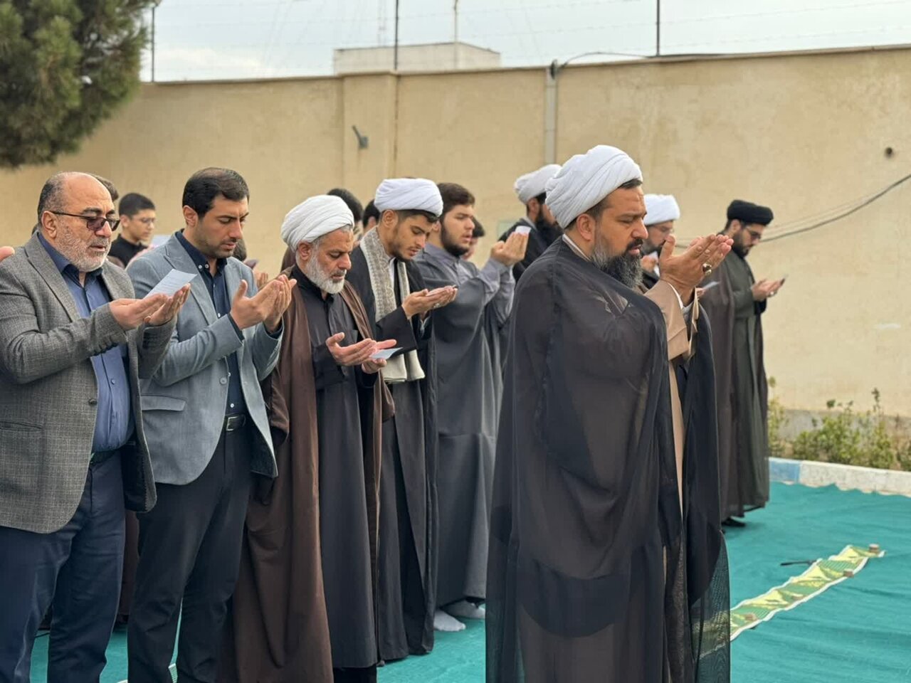 اقامه نماز طلب باران در شهرستان چهارباغ اقامه نماز طلب باران در شهرستان چهارباغ