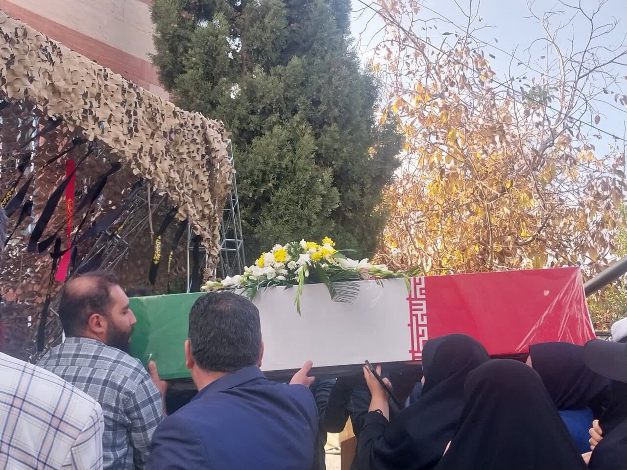 استقبال دانشجویان دانشگاه علمیکاربردی یاسوج از پیکر سه شهید گمنام استقبال دانشجویان دانشگاه علمیکاربردی یاسوج از پیکر سه شهید گمنام