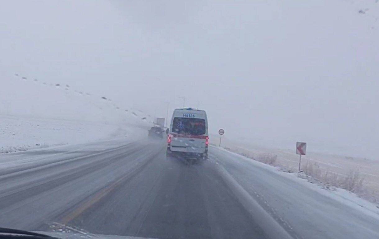 تصویری از برف و کولاک در محور سقز- دیواندره