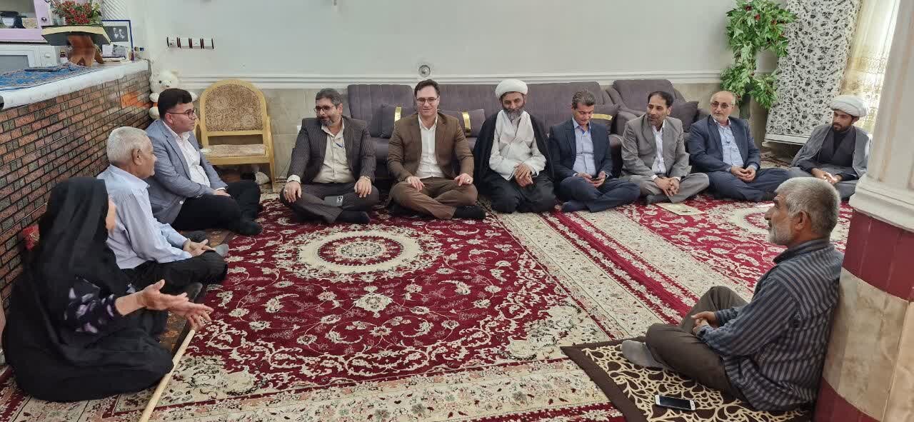 فرماندار تنگستان: خانواده‌های شهدا ولی‌نعمتان نظام اسلامی هستند